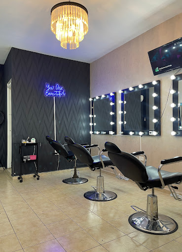 Nailashes center