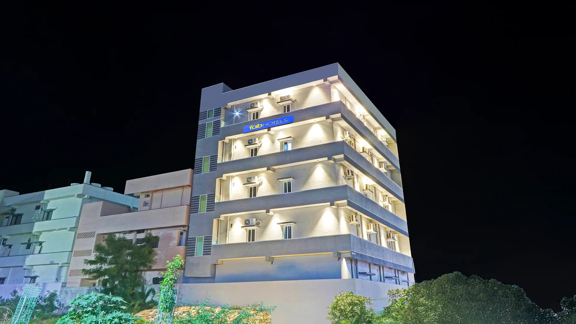 Fabhotel Dharani Grand