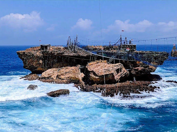 Pantai Timang - Naik Gondola di Atas Ombak Galak ala Running Man