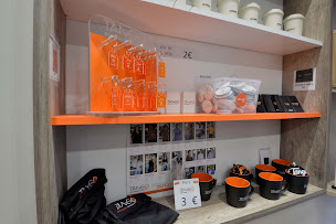 Photo n°4 de Boutique officielle Tango Bourges Basket à Bourges (Magasin d'articles de sports)