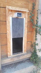 Photo n°22 de Anticrocpoule Portes automatiques solaires pour poulailler, Made in Jura. à Courlaoux (Animalerie)