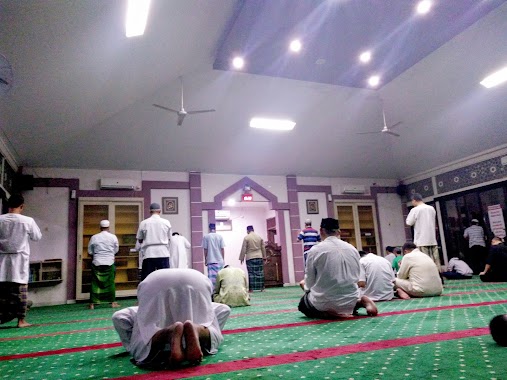 Masjid Izzatul Islam Grand Wisata, Author: deny zafa