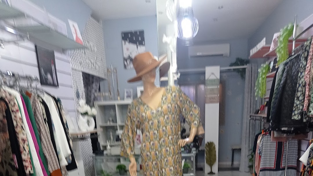 Coqueta moda y complementos sales
