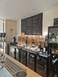 Photo n°2 de L'entrepote - Cave à boire et à manger à Plomodiern (Caviste)