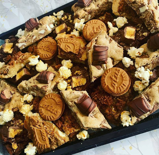 Mad Hatter Bakes - Thumbnail