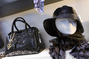 Photo n°6 de Franfreluches et Colifichets Depot - Vente de vetments de marque neuf et occasion à Strasbourg (Magasin de vêtements pour femmes)