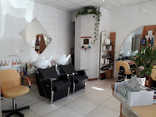 Photo n°1 de Salon De La roseraie à Brive-la-Gaillarde (Salon de coiffure)