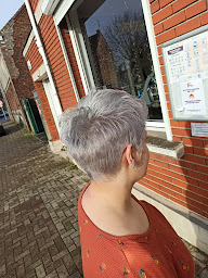 Photo n°12 de Aux ciseaux d'Alizée à Vendin-le-Vieil (Salon de coiffure)