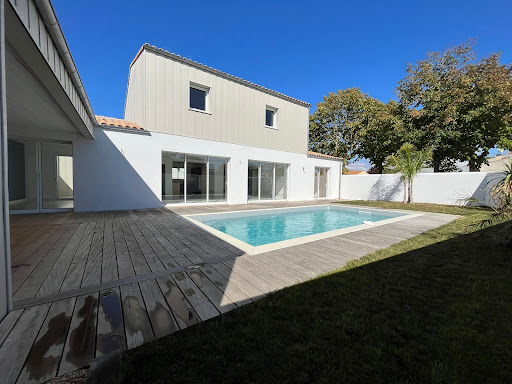 Photo de Atelier Charpente Surélévation La Rochelle agrandissement de maison