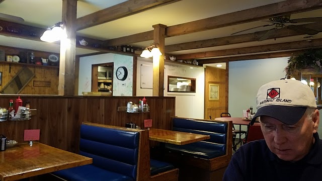 Shirley's In the Woods Cafe