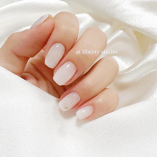 自隅愉人 At Liberty & 麻豆美甲 Gel nails 評價、價格、網友推薦資訊 - 細心專業美甲服務