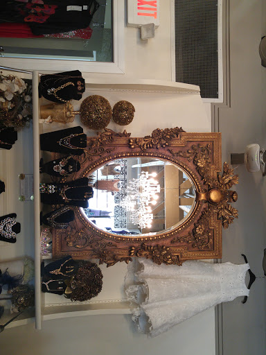 Tish's Fashions & Finery Gallery - Canada