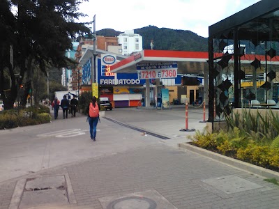 Photos of Esso Service Station Chic&oacute;