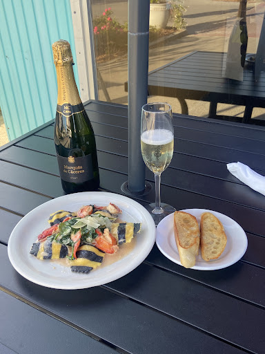 Sisters' Bistro - Visual