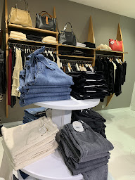 Photo n°2 de KIARA à Mantes-la-Jolie (Magasin de vêtements pour hommes)