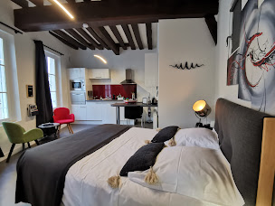 Photo n°1 de Nuits Chartraines, Le Saint-Aignan, meublé de tourisme 3 étoiles parking proche à Chartres (Appartement de vacances)