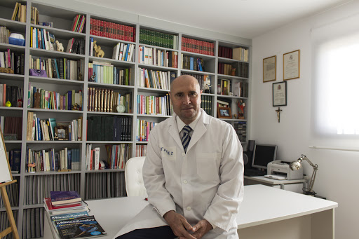 Psicólogo Hipólito Fernández Páez. CENTRO SANITARIO DE PSICOLOGÍA. AUTORIZADO POR LA JUNTA DE ANDALUCÍA. NICA 59629.