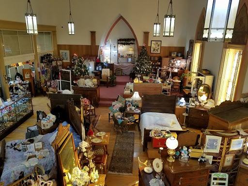 Hen Picked Antiques & Stained Glass - Thumbnail