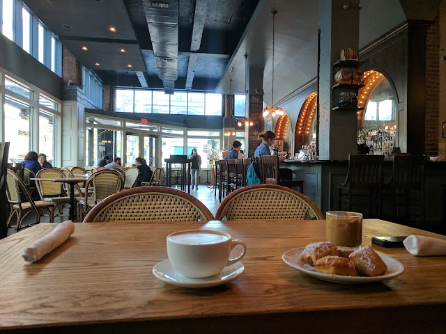 THE HONEYMOON CAFÉ & BAR