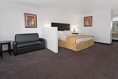 Days Inn & Suites by Wyndham Santa Rosa