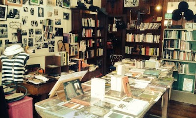 Photos of Frantz & Sarah Vintage y Librer&iacute;a
