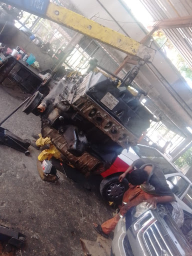 TALLER MECÁNICO MANZUR