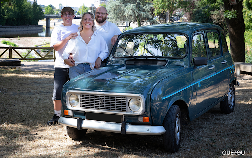 Un objet insolite s'est incrusté dans la séance photo 👀🚗



#famille #souvenirs #liensfamiliaux #photographiedefamille #photosouvenir #photoexterieur #portraitdefamile #intantsmagiques #studioguezou #photographefamille
