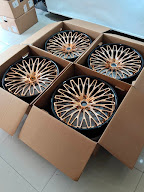 Dream's Car Garage carrosserie peinture custom solution réparation jante voilée usinage diamant à Commelle-Vernay