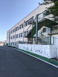 羽曳野市立高鷲小学校