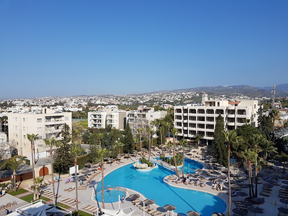 Лимассол погода вода. Atlantica Oasis Hotel Limassol Cyprus Reviews. Лимассол. Лимасол отель отлагтика Оазис. Пляж фото Лимасол отель атланктка Оазис.