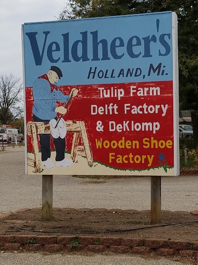 Photos of De Klomp Wooden Shoe & Delftware Factory
