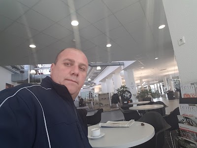 Photos of Mercedes-Benz dealership in Nuremberg