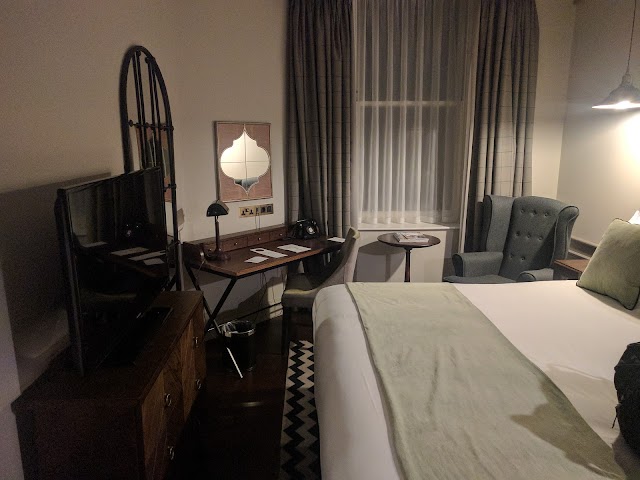 Royal British Hotel