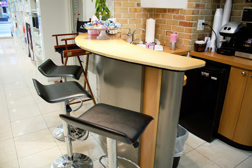Robert Daniels Salon - Thumbnail