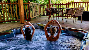 Photo n°21 de La Féerie des Anges avec jacuzzi privatif - hébergement Bulle - Cabane dans les arbres et lodge spa - Grand-Est. à Illoud (Hôtel bien-être)