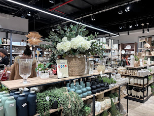 Photo n°28 de Maisons du Monde à Puteaux (Magasin de canapés)