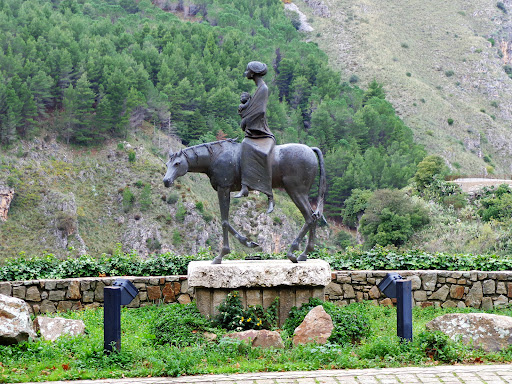 Scultura bronzea ''Madre Madonita''