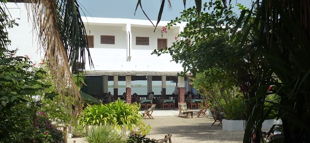 Hôtel Le Perroquet