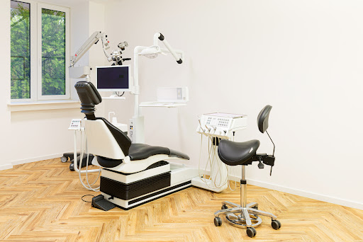 Zahnarzt Essen - Dr. med. dent. Koravi - Thumbnail