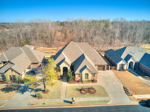 Chris Moore Realtor, CENTURY 21 Goodyear Green - Thumbnail