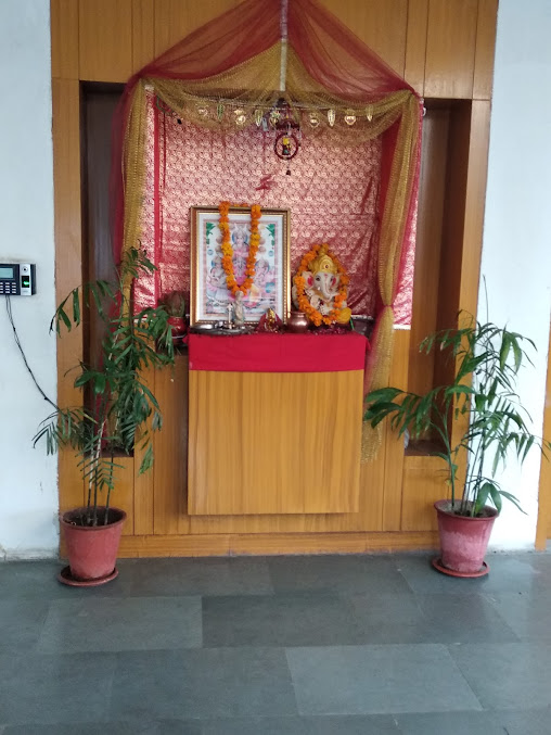 Af1qippqjqstphfollsaq2rdhflp9lnffiu4ffjb7iq0=s677 K No