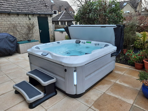 Hot Tub Studio - Warwickshire & West Midlands