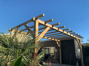 Photo n°4 de HUTTOPY - Charpentier de Bordeaux jusqu'au Bassin d'Arcachon à Isle-Saint-Georges (Charpentier)