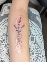 Photo n°22 de Honey Studio Tattoo à Beauchamp (Salon de tatouage et piercing)