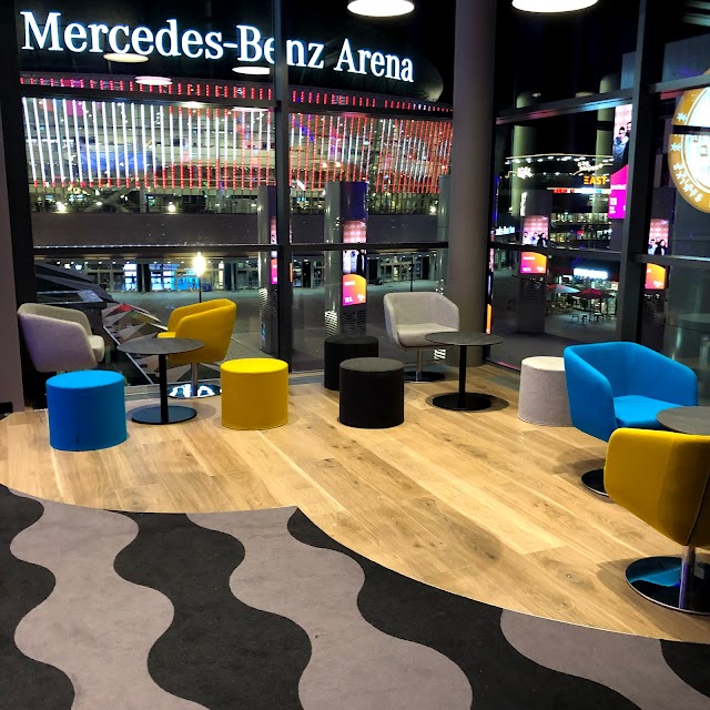 UCI Luxe Mercedes Platz