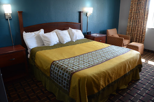 Faribault Hometown Inn & Suites - Thumbnail