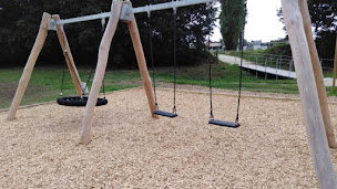 Photo n°11 de SCLA - Installation d'équipements sportifs et aires de jeu à Josselin (Fournisseur d'équipement d'aires de jeux)