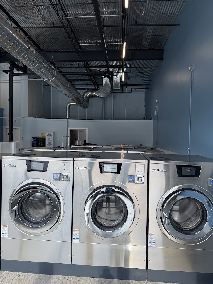 5 Corners Laundry laundromat interior in Biddeford, ME