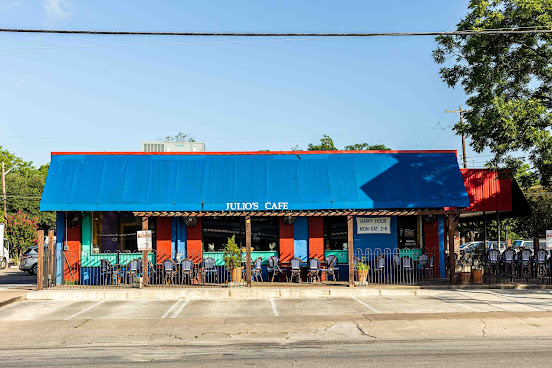 Julio's Cafe by null