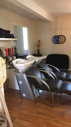 Photo n°6 de COIFFURE - CHEZ LES FILLES AUCH à Auch (Salon de coiffure)